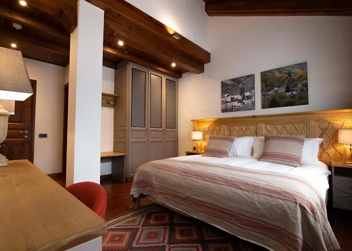 Eira Ski Lodge
