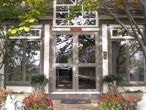 Holly Thorn House Inn