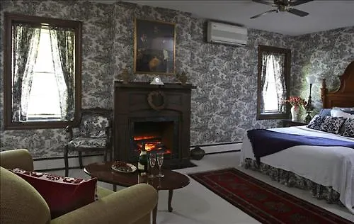 Holly Thorn House Inn
