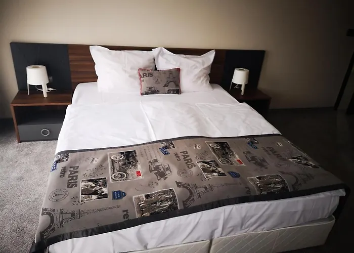 Family Hotel Novel City