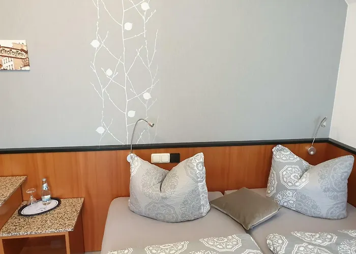Hotel Sonnenschein --Nur für Geschäftsreisende--