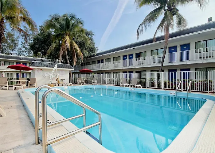 Travelodge By Wyndham Pompano Beach