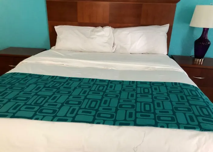 Howard Johnson By Wyndham Atlanta College Park