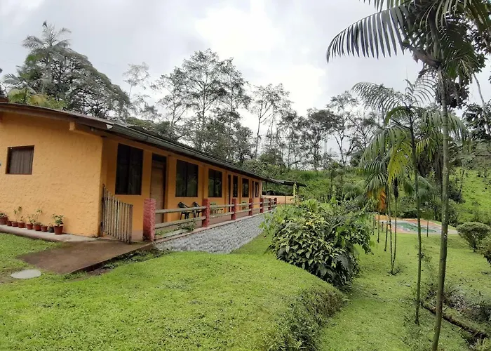 Mindo Loma Bird Lodge