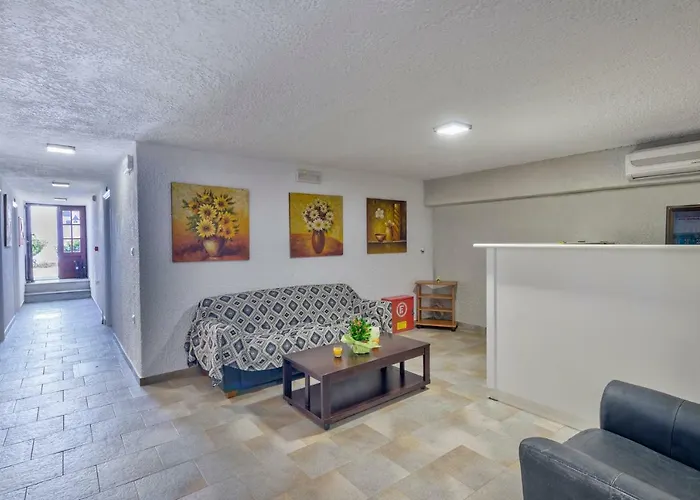 Halaris Rooms