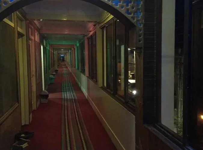 Hotel Deluxe