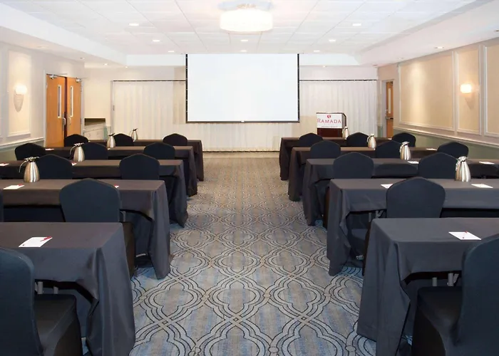 Ramada Plaza By Wyndham Chicago North Shore