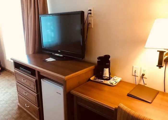 Shenandoah Inn & Suites