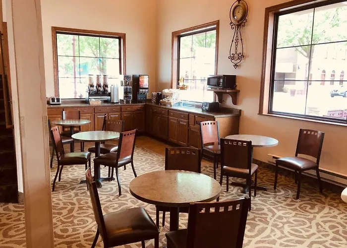 Shenandoah Inn & Suites