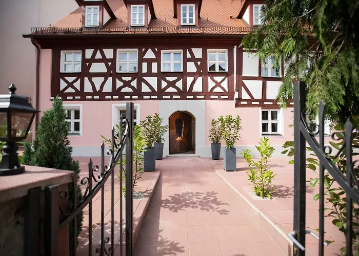 Aston'S Hotel