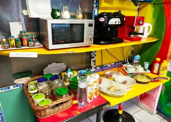 Sebarozvojove Centrum Vedy A Umenia S Ubytovanim Bratislava