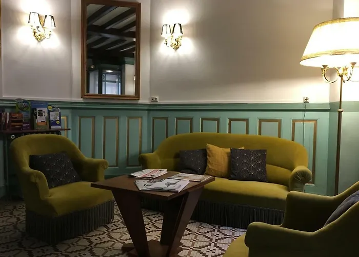 The Old Hotel Ravel Centre
