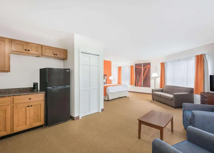 Howard Johnson By Wyndham Quincy/ Boston