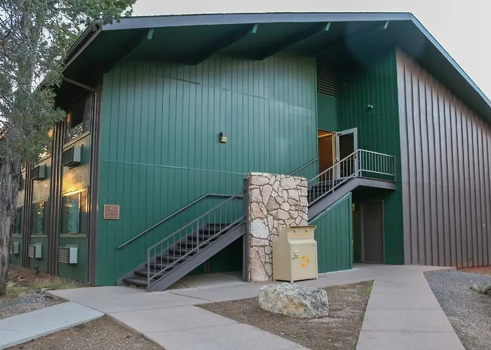 Yavapai Lodge
