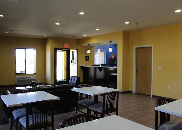 Home Gate Inn & Suites