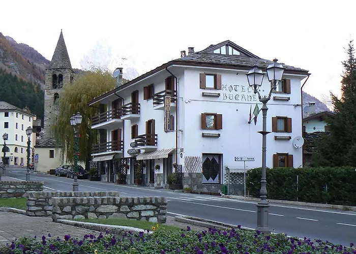 Hotel Bucaneve