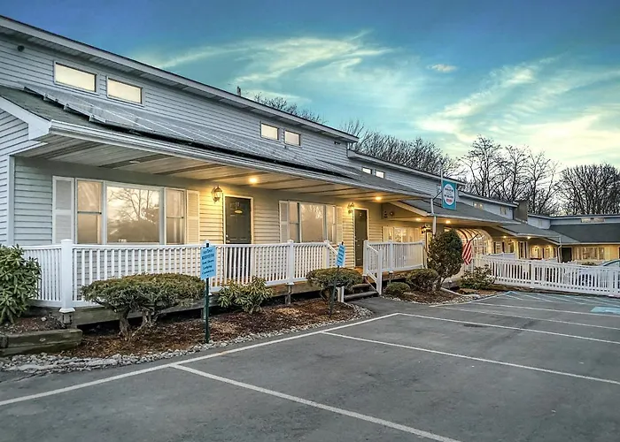 East Shore Lodging