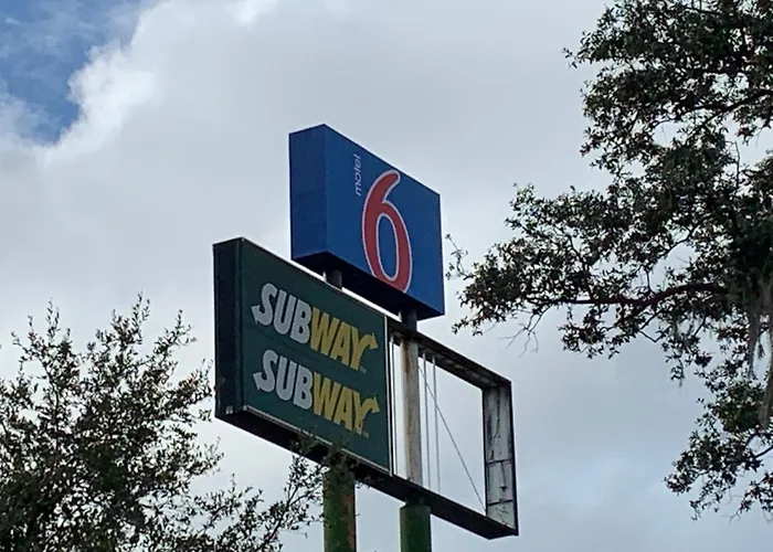 Motel 6 Tampa Near Fairgrounds - Casino Orient Park
