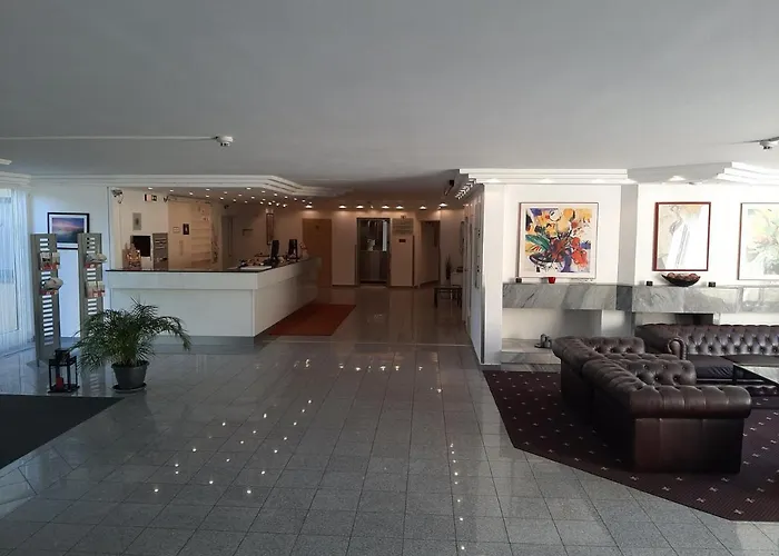 Lenas West Hotel