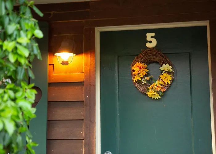 The Chimney Rock Inn & Cottages