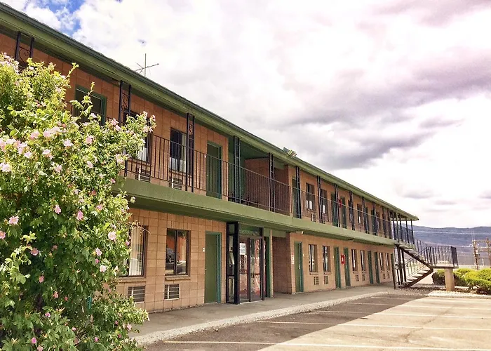 Rodeway Inn & Suites