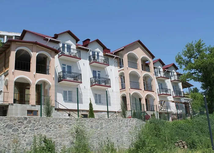 Готель River House